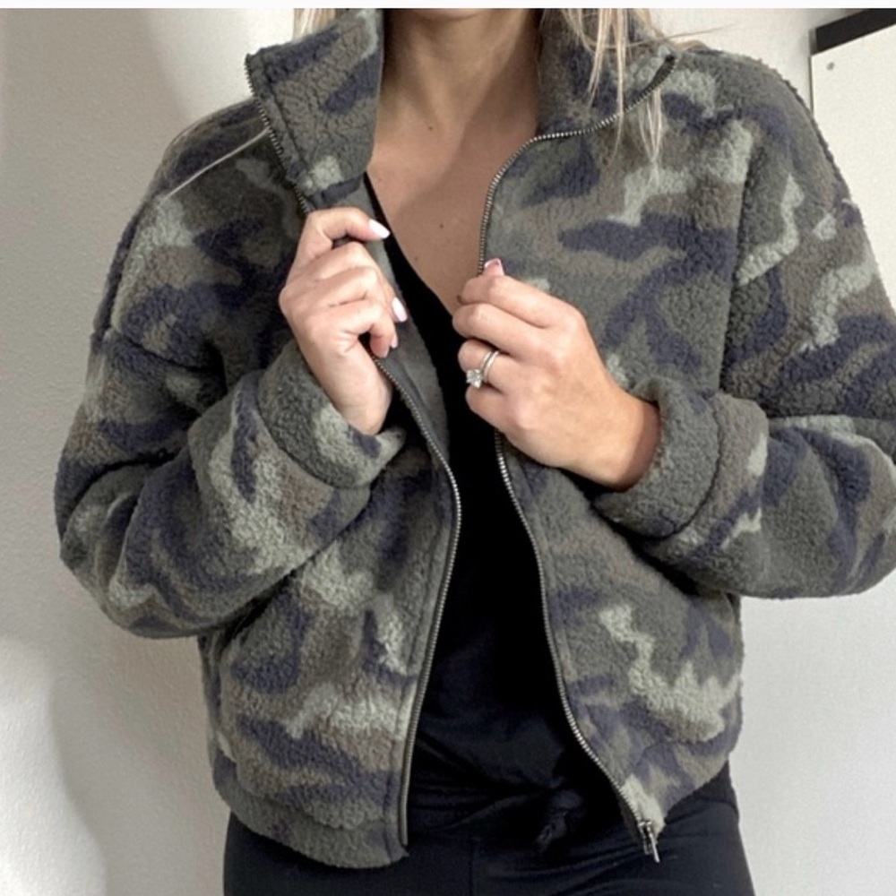 American Eagle Outfitters Green Camo Teddy Jacket